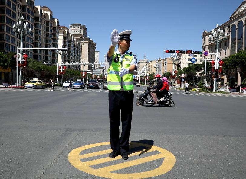 交警图片 站岗图片