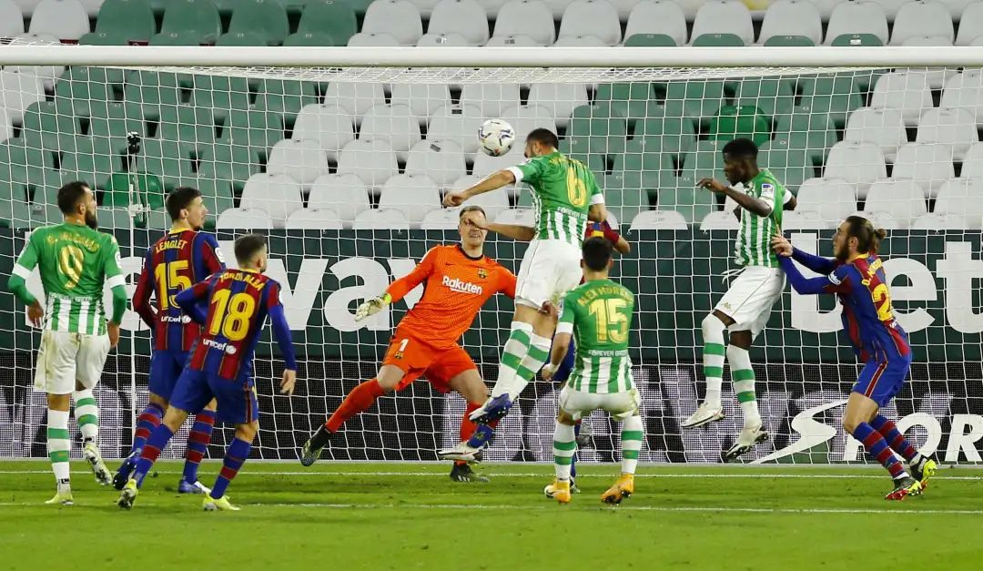 当皇家遇上白色球衣巴萨进攻的号角吹响了