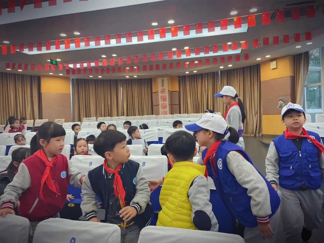 今天我最亮当采荷二小和美少年遇上蓝媒小记者