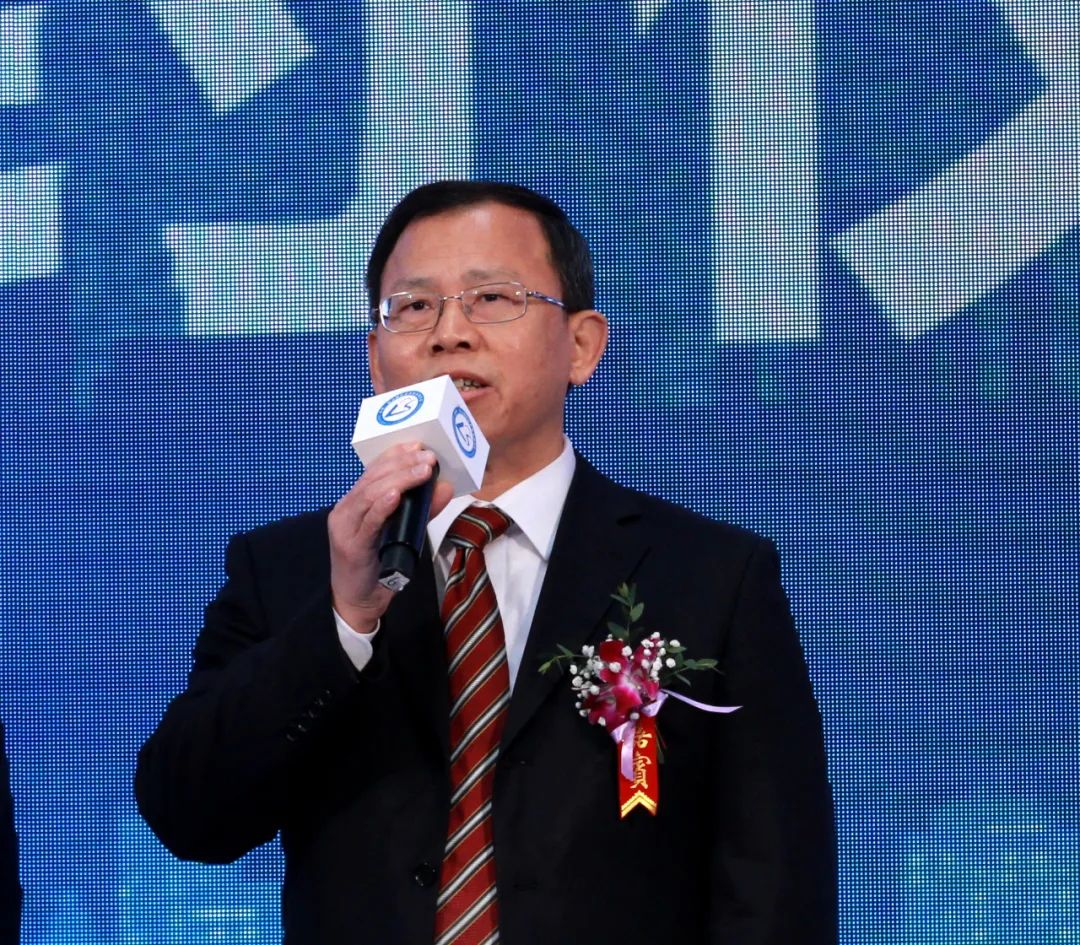 第二届永州·蓝山国际皮具箱包博览会开幕陈献春宣布开幕 朱洪武致辞