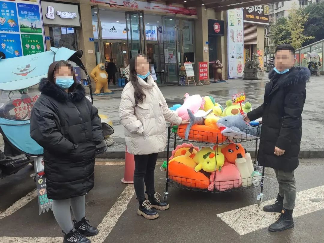 学到了（扫码送娃娃一个月能挣多少）扫码就送毛绒公仔？泸州有人被骗60万元！，毛绒公仔，