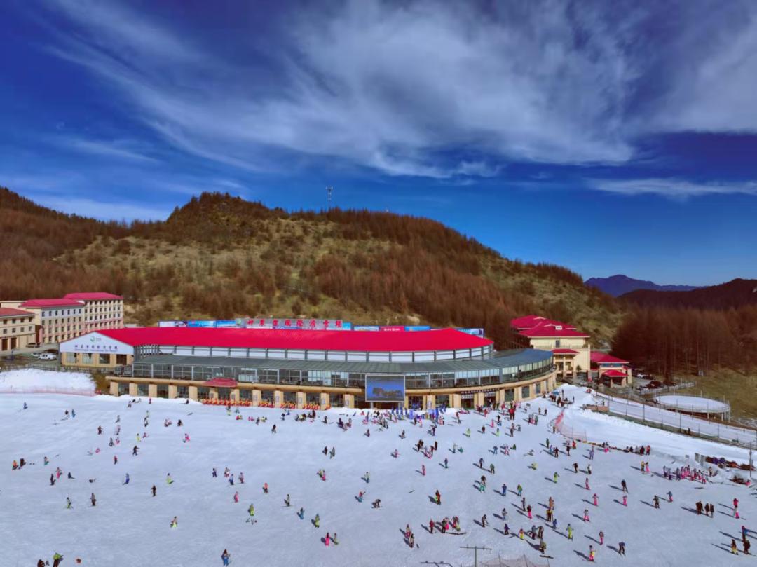 滑雪季启幕神农架国际滑雪场今日开板首滑
