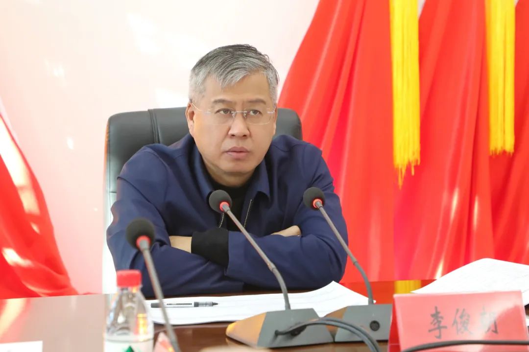 拿地即开工区委书记李俊朝主持召开项目工作调度会