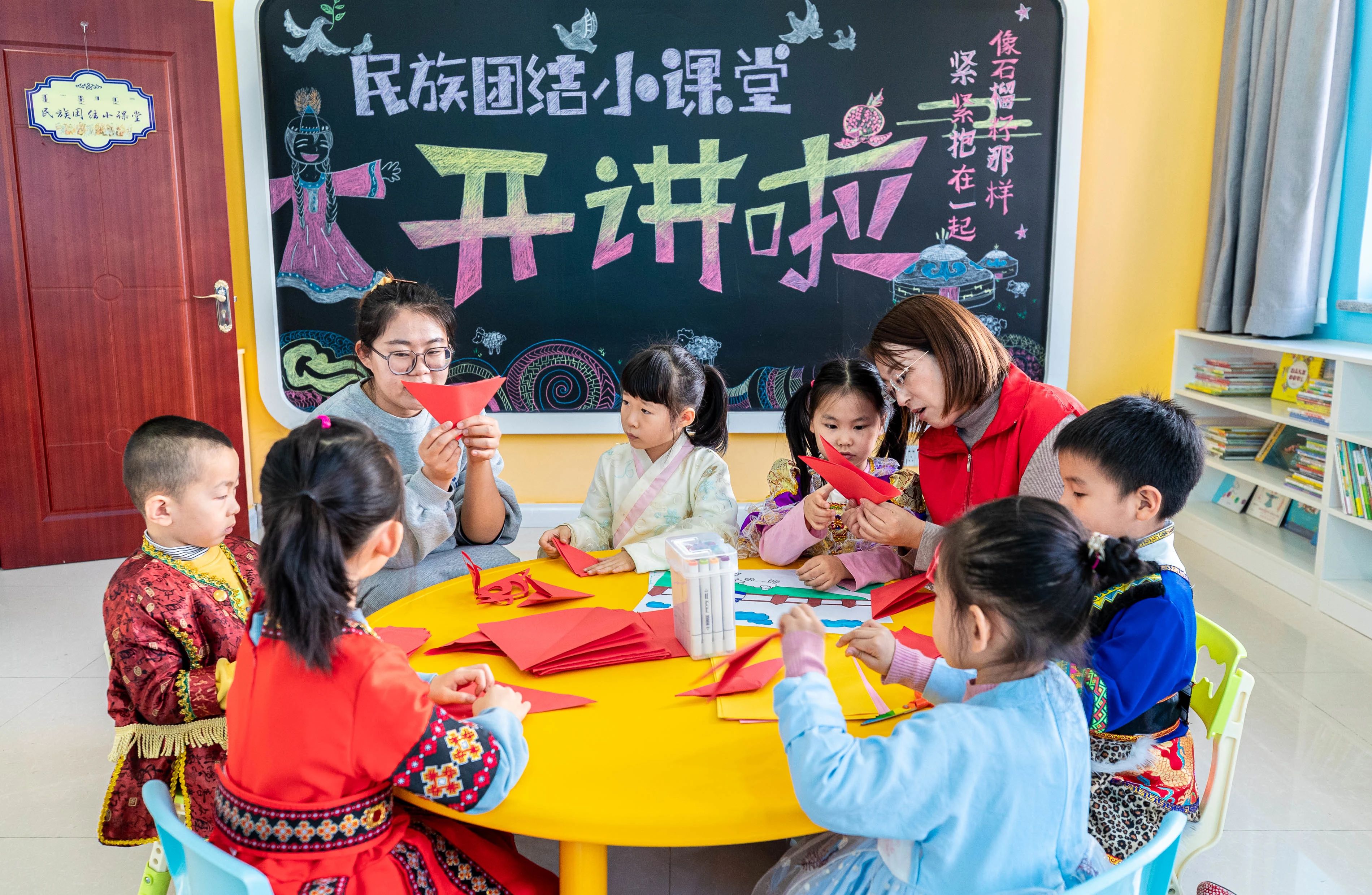 社区里的民族团结小课堂