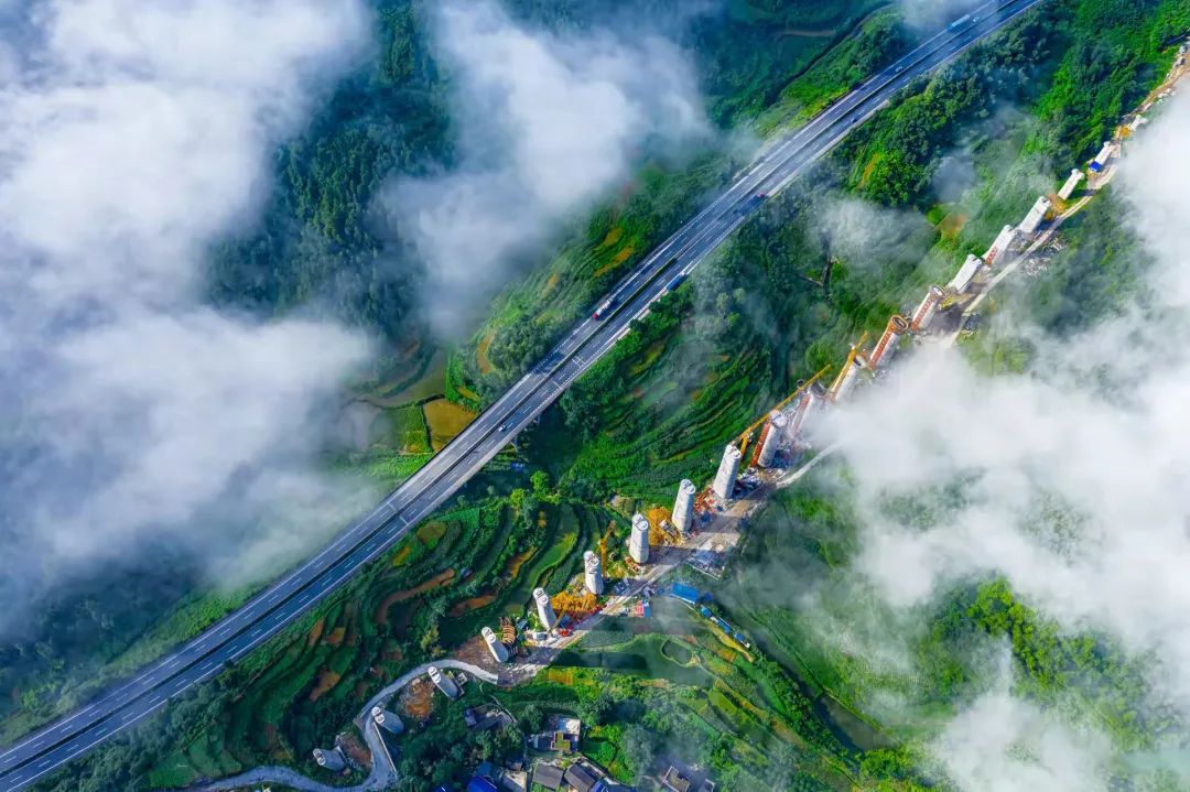 建设中的张吉怀高铁.怀邵衡铁路公司供图 我国最东端高铁今日开通运营