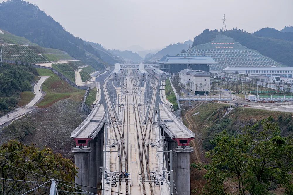 工程局承建的吉首东站站场工程往期推荐↓↓↓湘西最美高铁即将开通