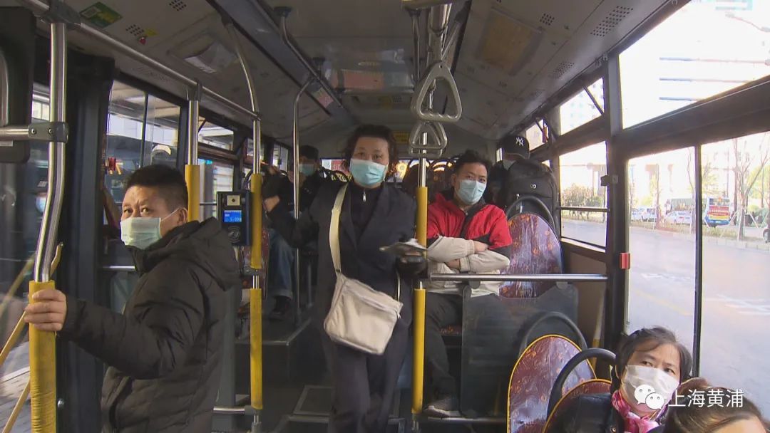 浦東大道公交車迴歸市民紛紛來打樣