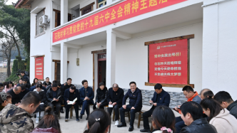 唐小平到中梁鎮(zhèn)石院村宣講黨的十九屆六中全會精神