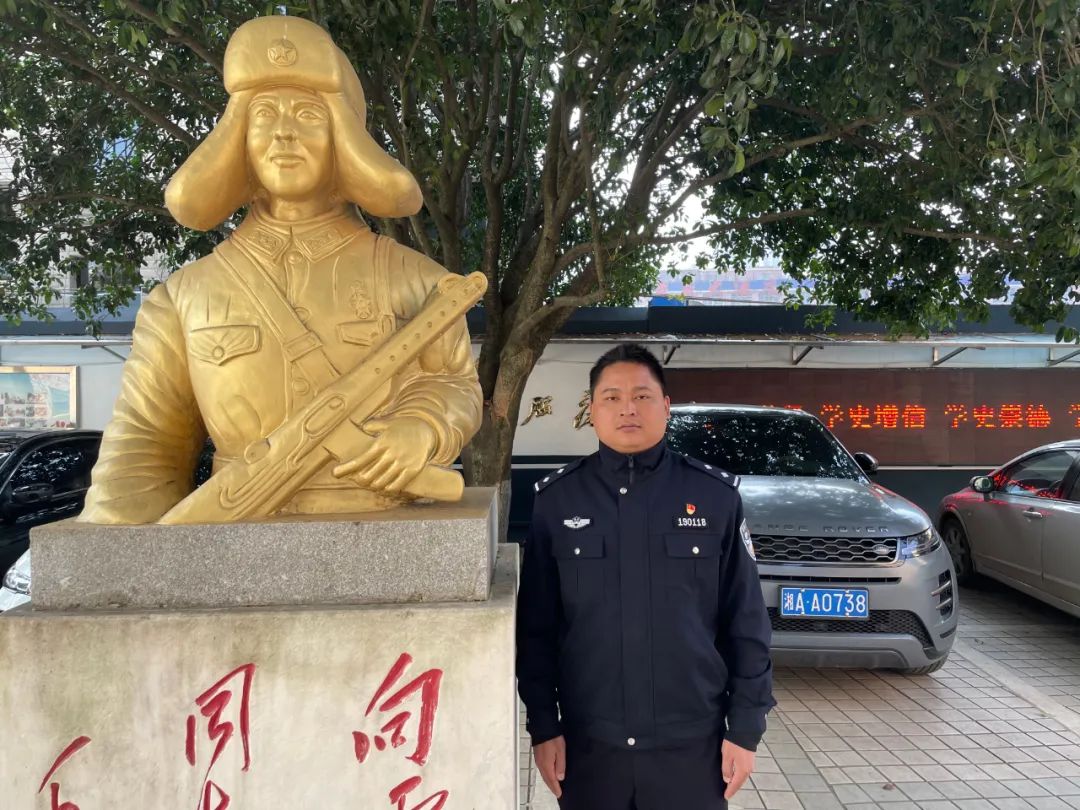 陈文举他的青春因身着警服而不凡