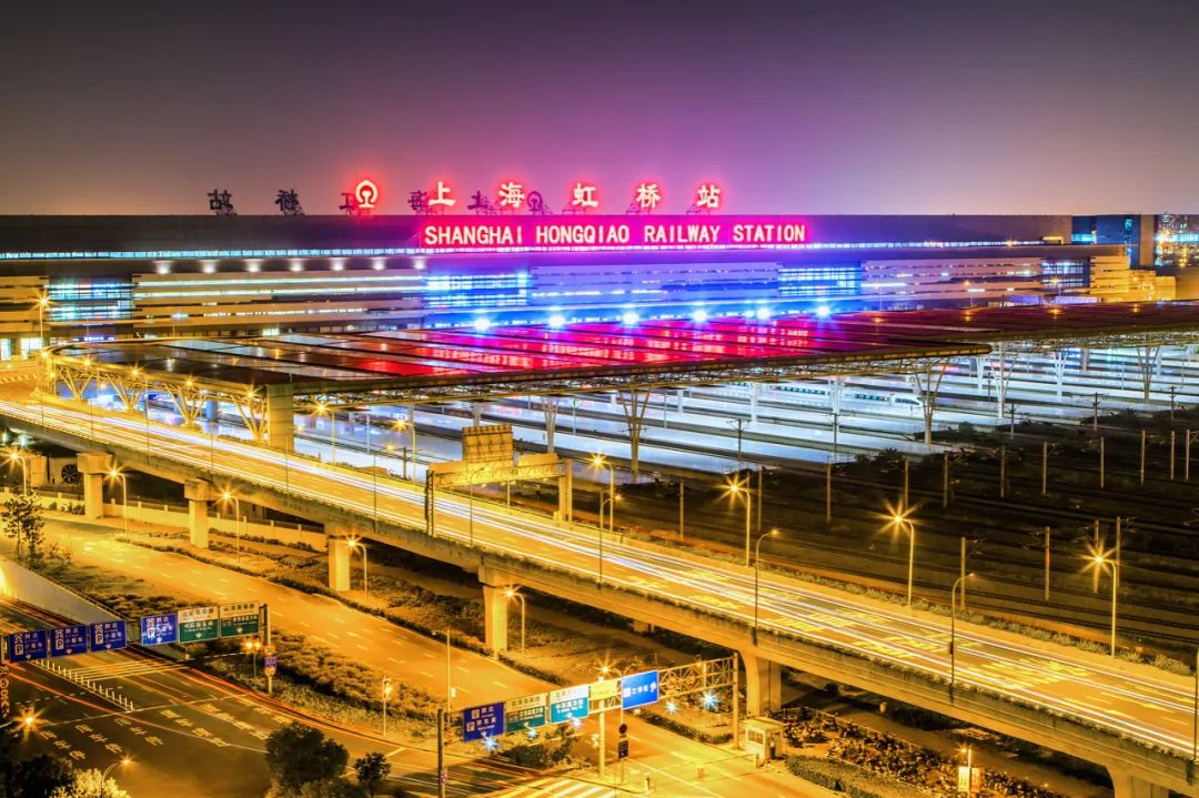 上海虹桥火车站夜景图片