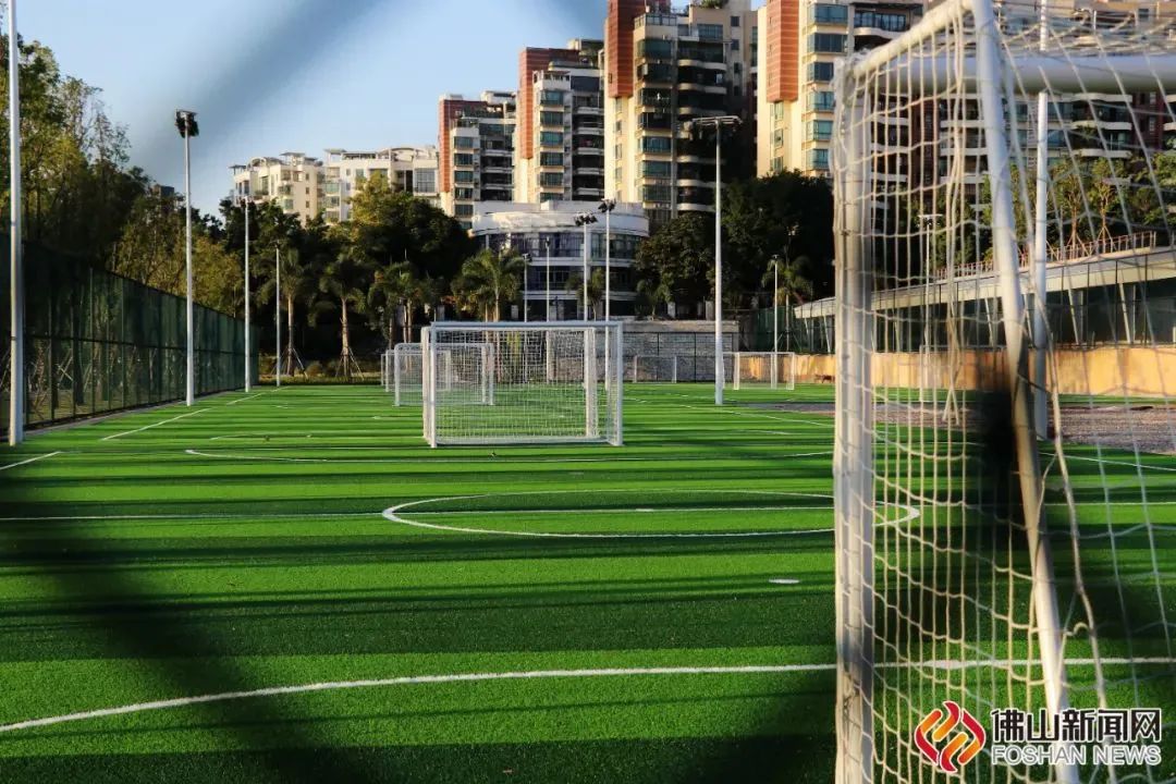 实拍佛山又多了一个网红体育中心水舞灯光秀惊艳亮相