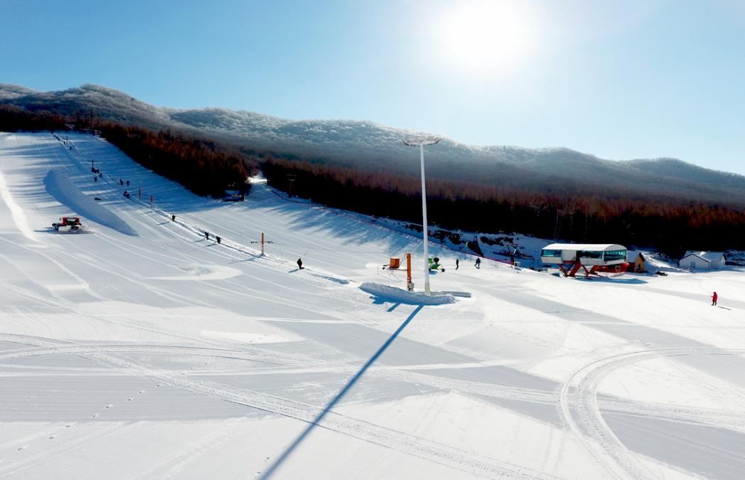 青岛平度滑雪场图片