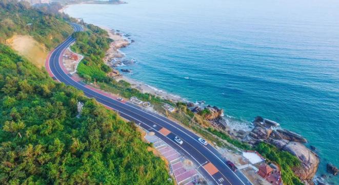 海南环岛公路上榜中国最美公路陵水吊罗山路段风光绝美
