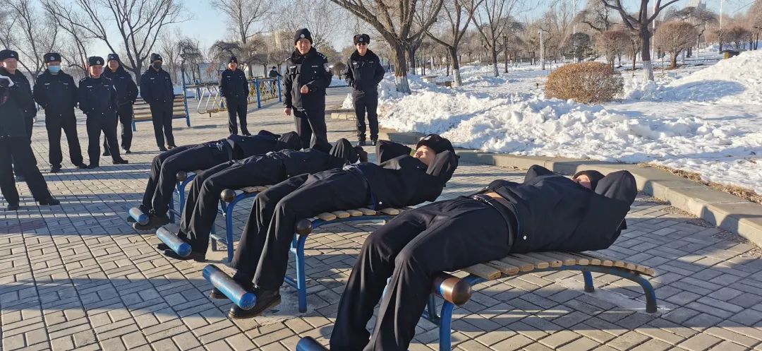 冬季整训大庆交警扎实开展冬季整训工作练兵场劲头足争先锋不服输