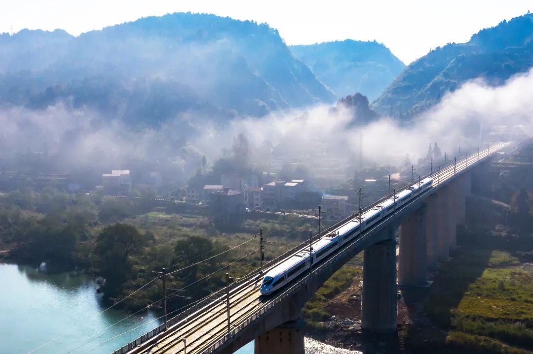 张吉怀高铁构建湘西一小时经济生活圈