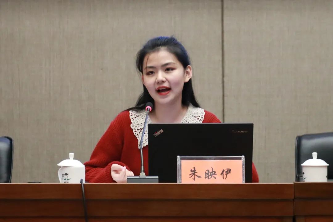 "五四宪法"历史资料陈列馆宣教部部长夏文玲分别授课