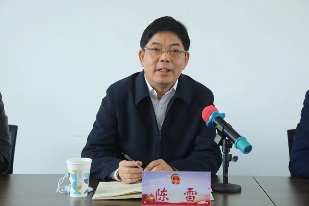 陈雷以县人大代表候选人身份与选民见面交流