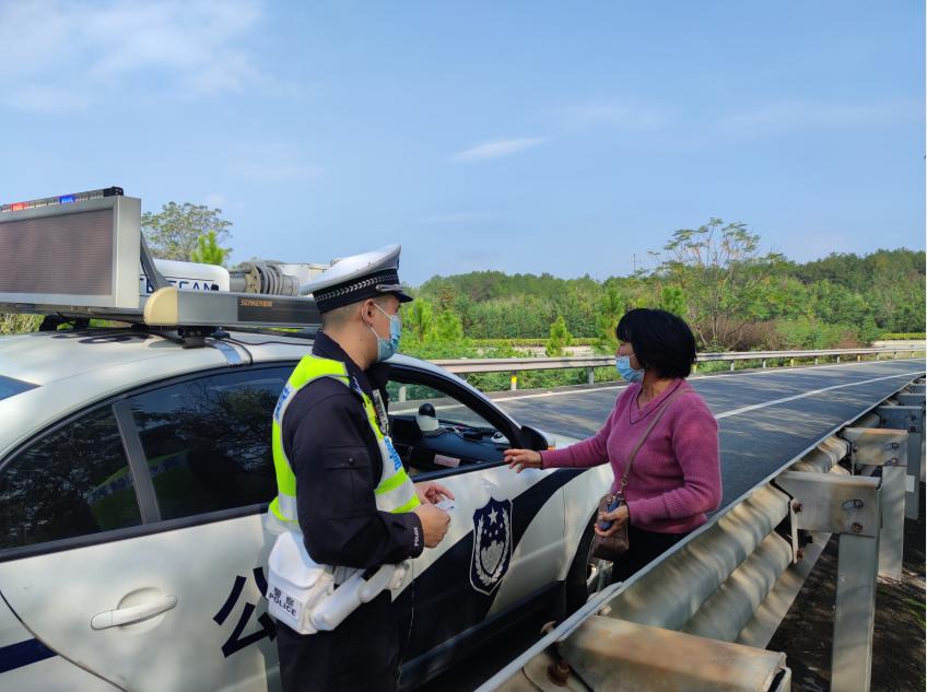 每周一警示丨近期行人上高速大盘点理由各种各样