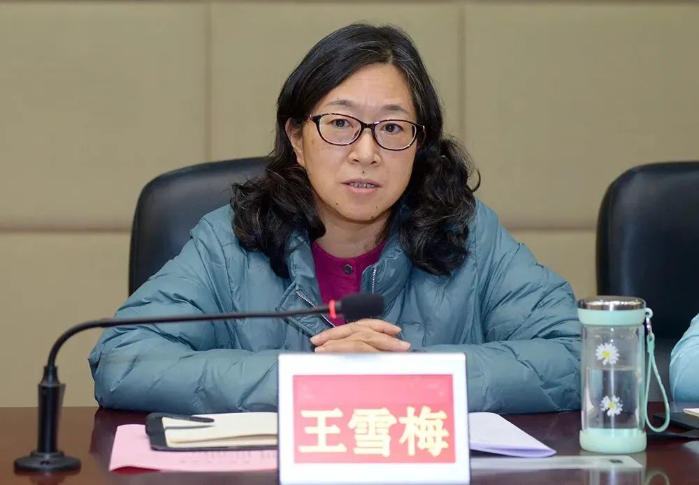 省法院审判委员会专职委员王雪梅一行到广安法院调研行政审判工作