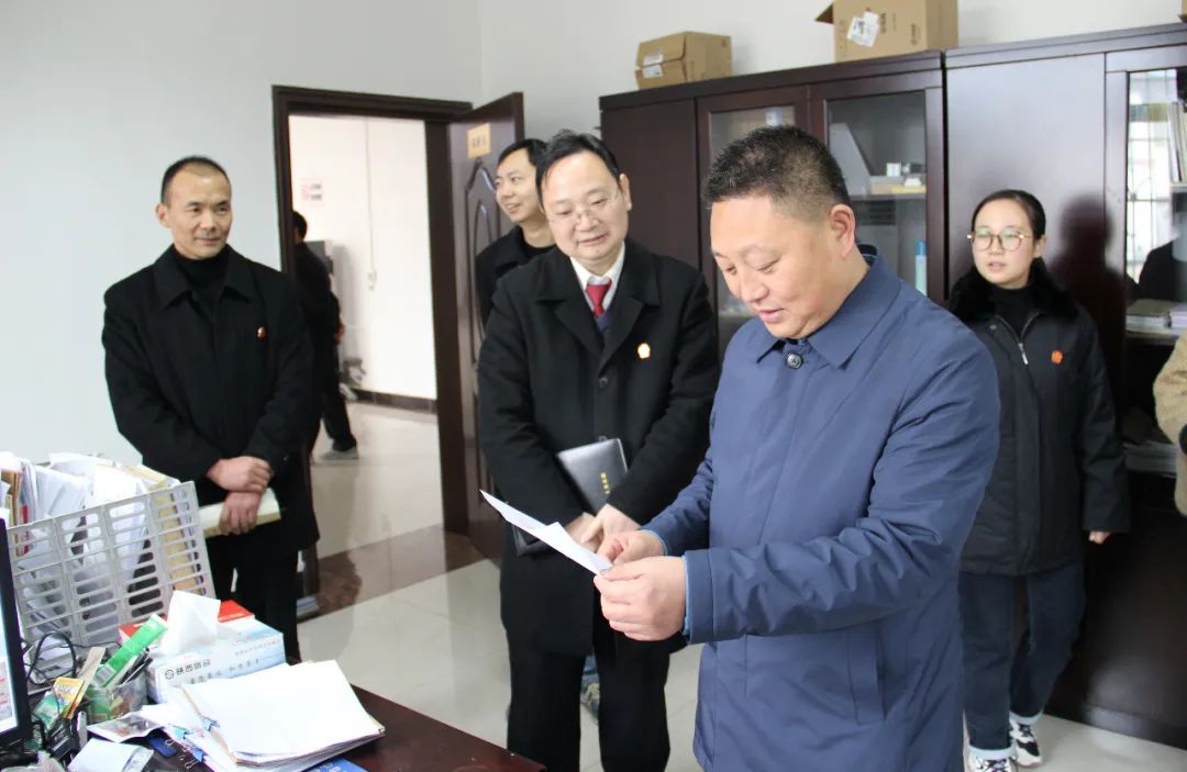 勉县县委常委政法委书记姜涛到勉县法院督导检查进知解工作