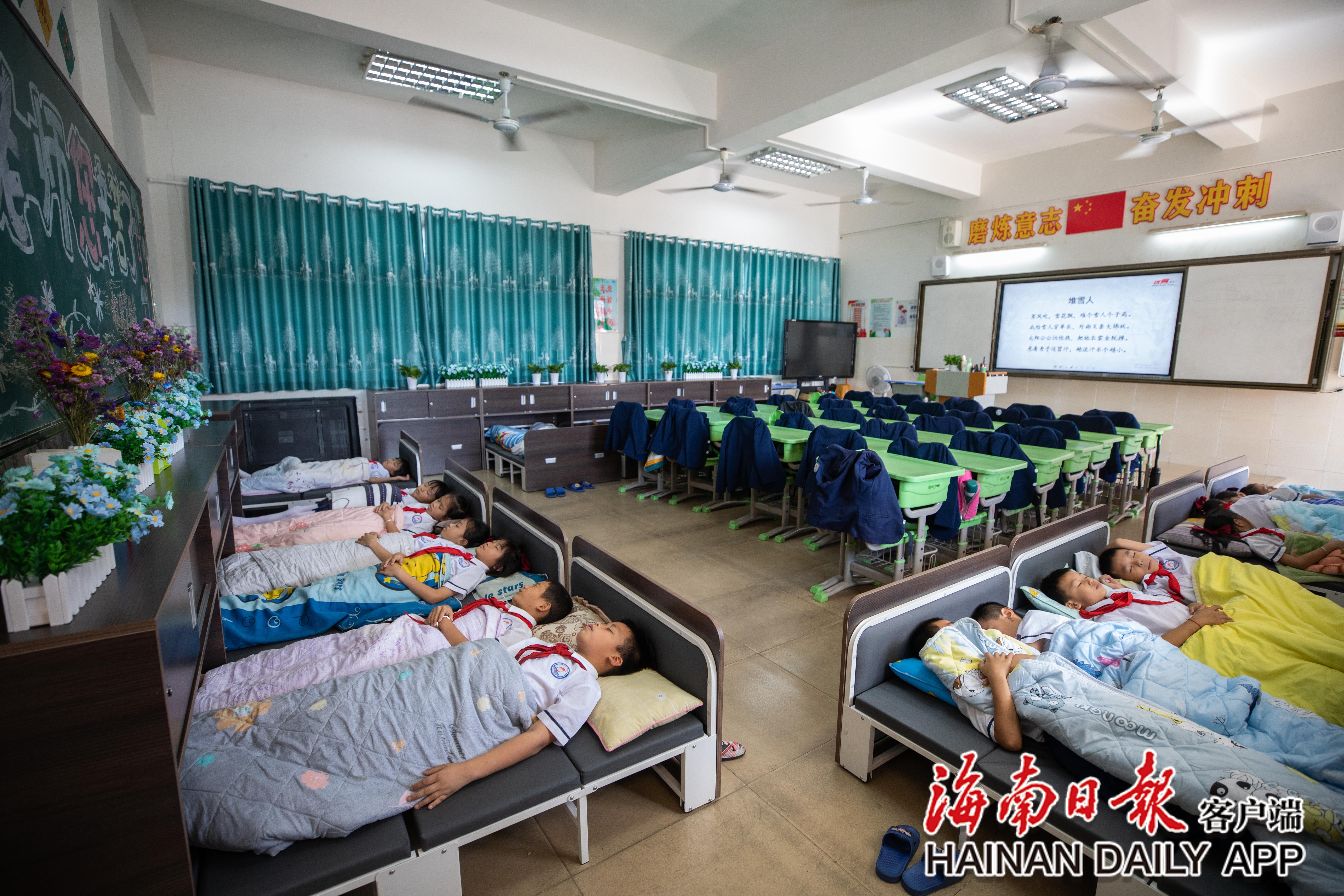 中小学生中午时间安排_小学生午休床_中小学日程表