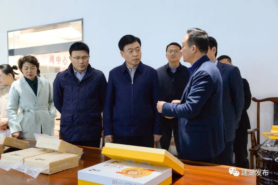 12月9日市委副书记统战部部长羊维达来我县调研农业农村工作县领导