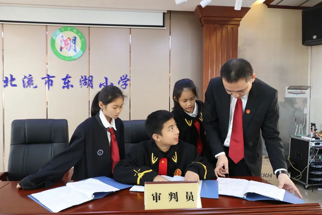 北流市东湖小学图片