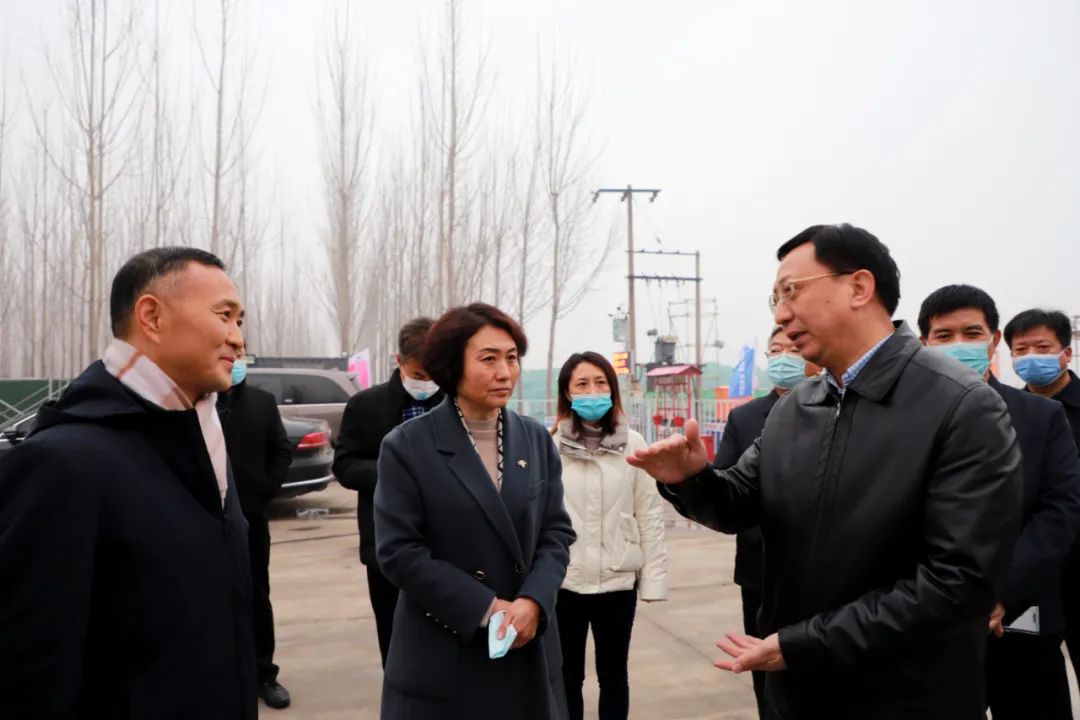 市人大常委会副主任李群江就教科文卫工作到我县调研