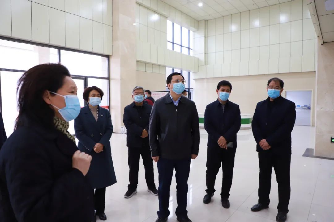 市人大常委会副主任李群江就教科文卫工作到我县调研