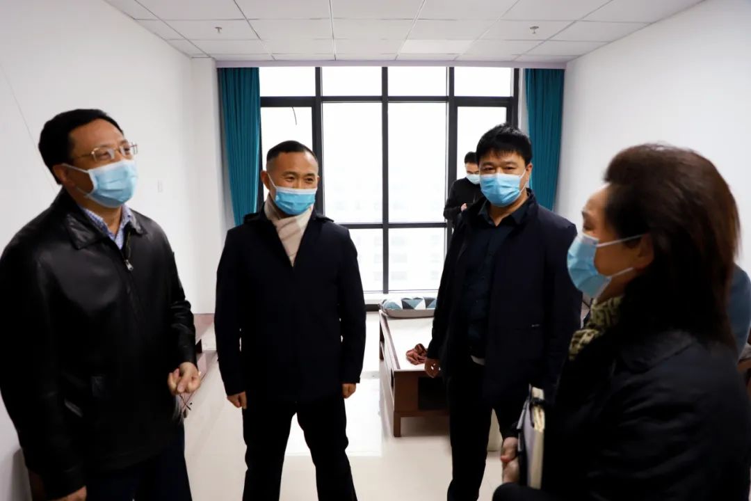 市人大常委会副主任李群江就教科文卫工作到我县调研