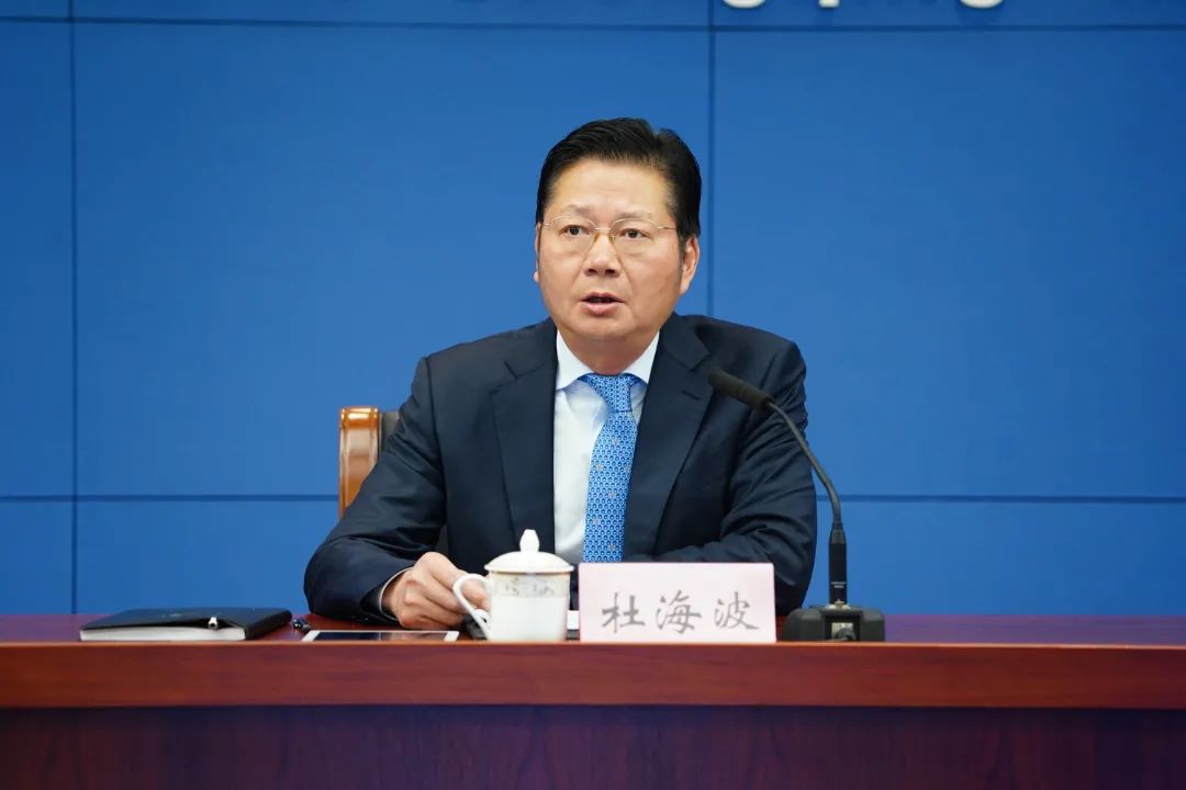 杜海波介绍,该活动由市农业农村委,市商务委,市文化旅游委和中共涪陵