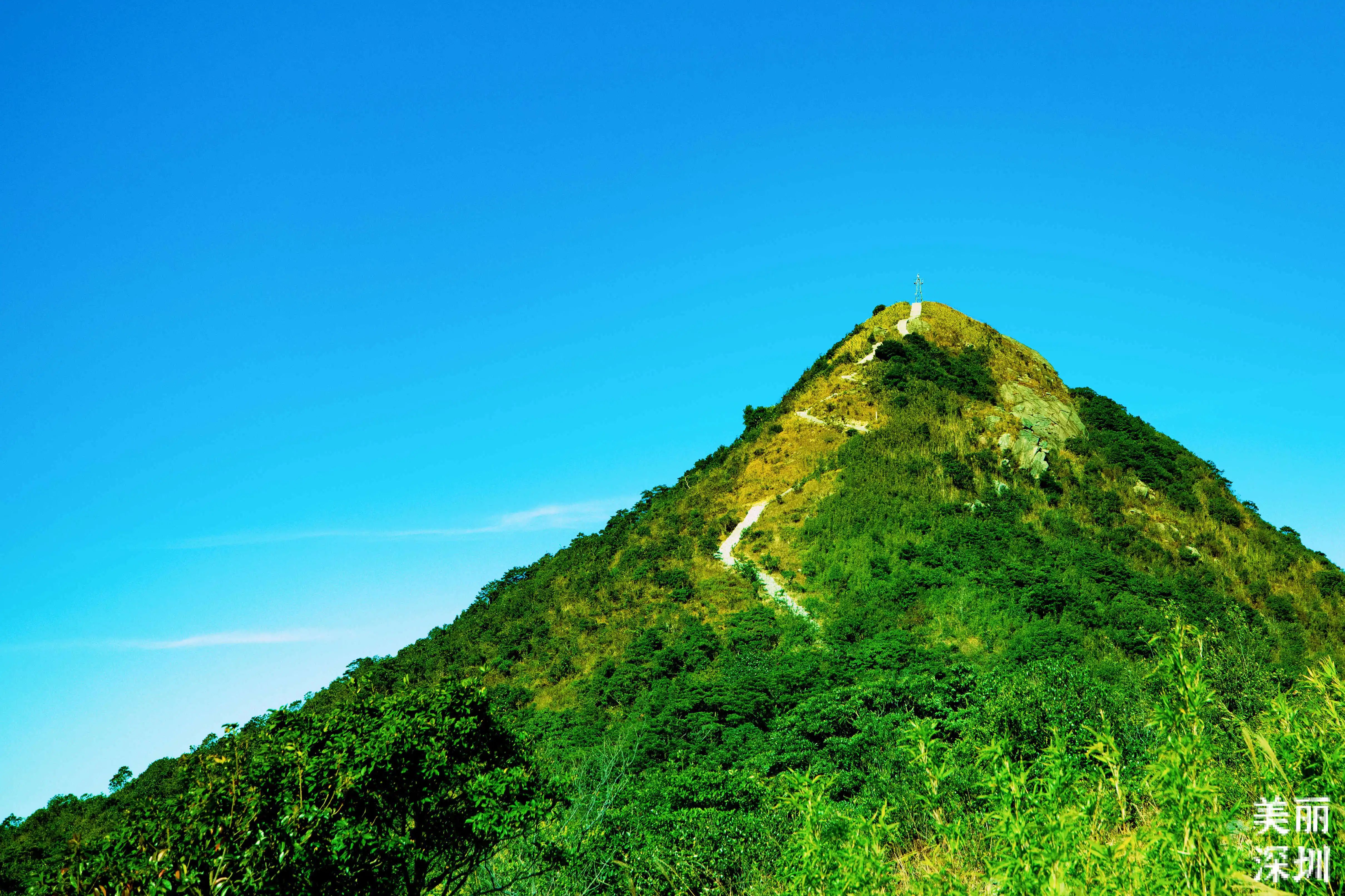 其山脉连绵起伏