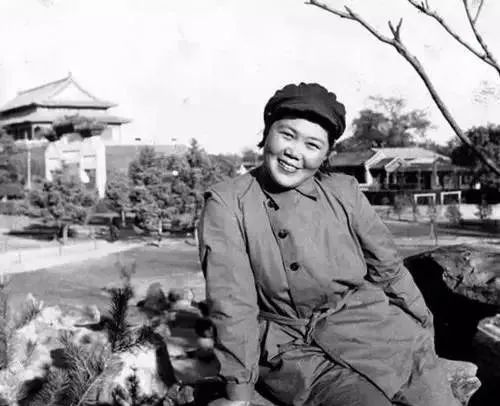 当代著名女作家杨沫逝世