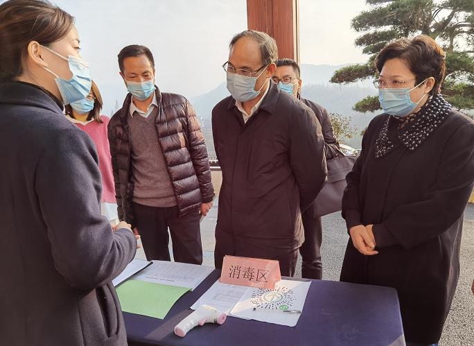 石骁敏带队先后赴杭坪镇,檀溪镇,虞宅乡,郑家坞镇等重点乡镇督查疫情