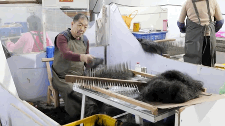 "每5个黑人头顶,就有一顶假发来自河南许昌"