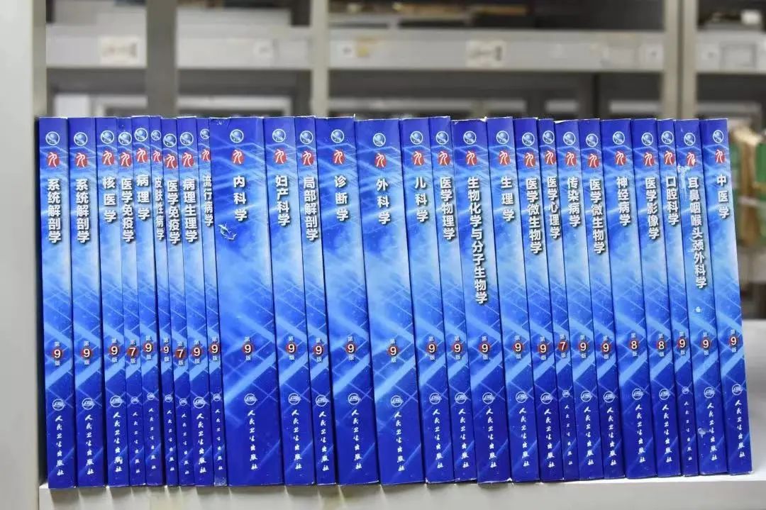 精神开始紧张焦虑,梦里梦外皆是学习. 2.拿起蓝皮书的频率大幅增加.