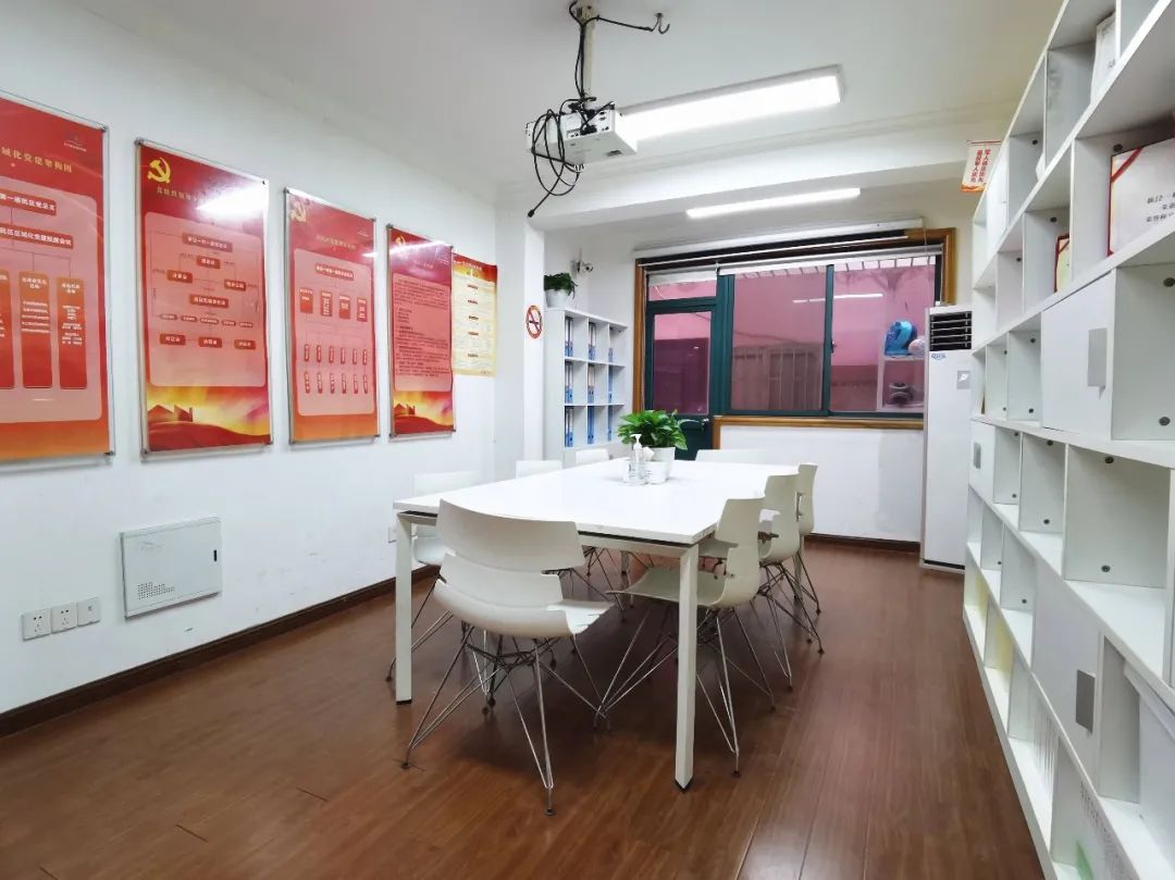 北新泾街道对居委会的办公空间和服务功能进行统一优化!