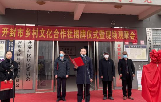 介绍了当地最具特色的酒品文化,详细介绍了陈列现场"一品酩馏仙,千年