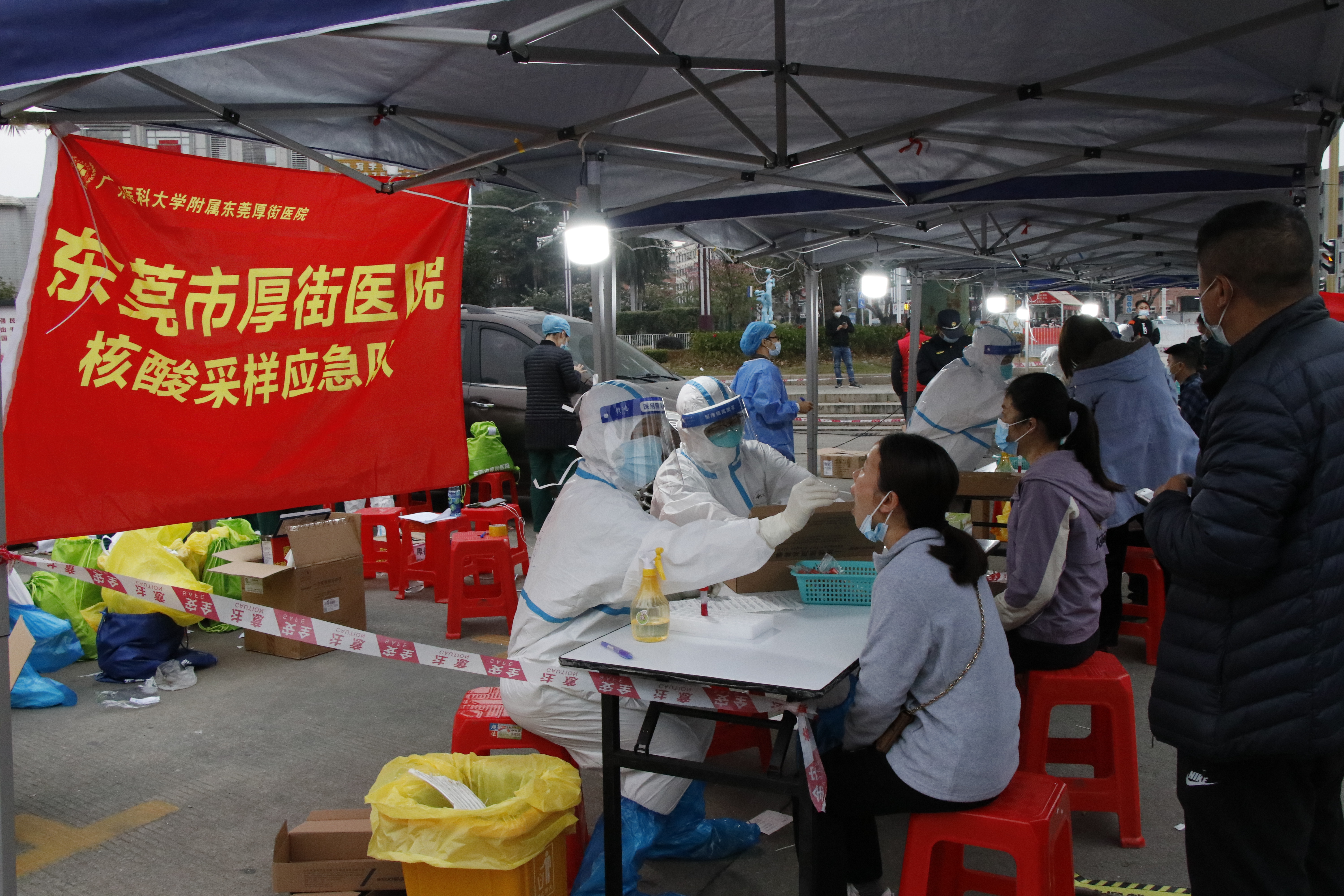 东莞旗峰公园核酸检测图片