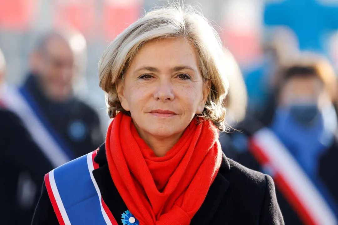 法国将迎来首个女总统?金发女郎佩克雷斯誓言击败马克龙