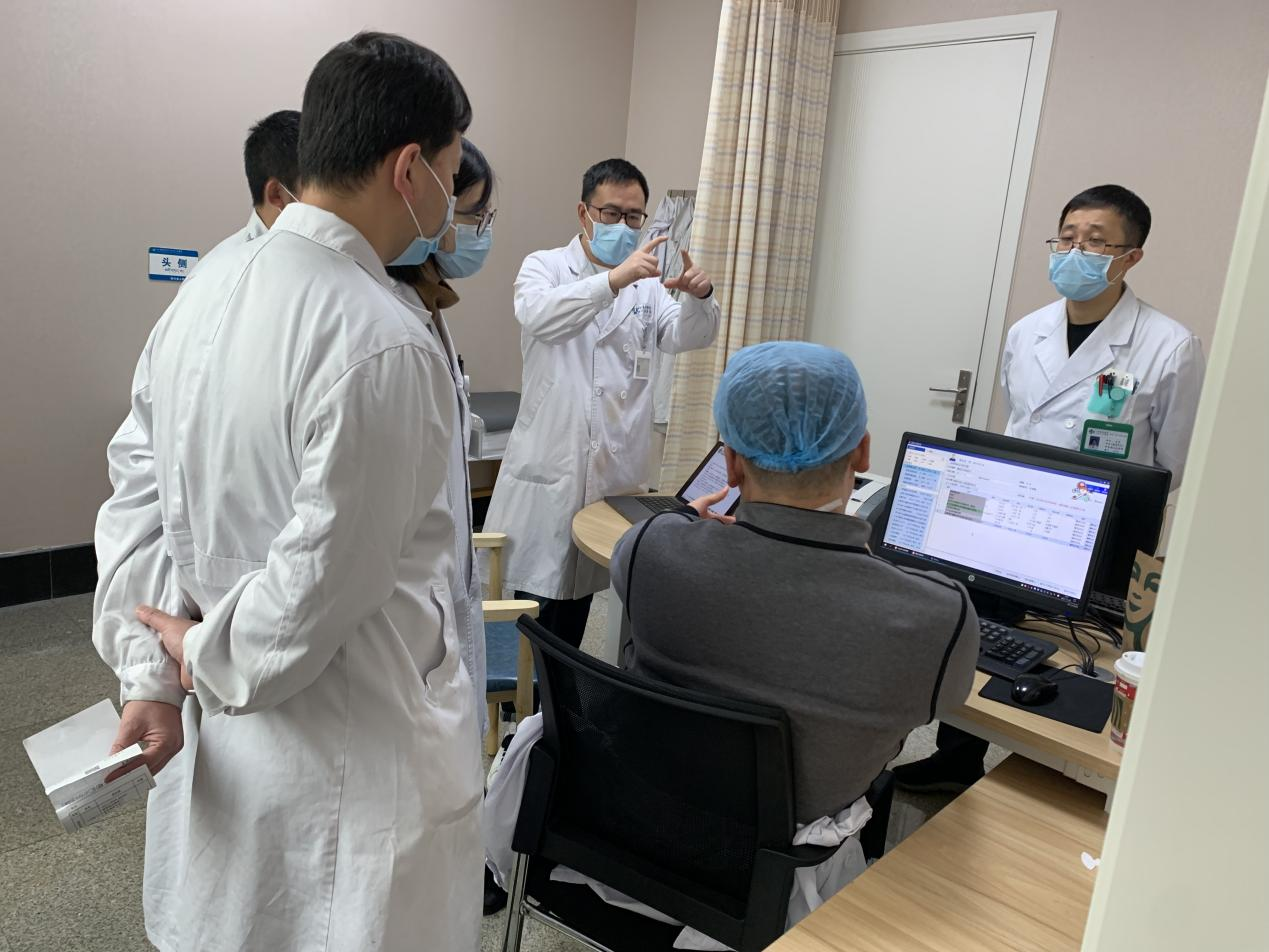 四川省医院多学科联合救治2岁罕见病宝宝