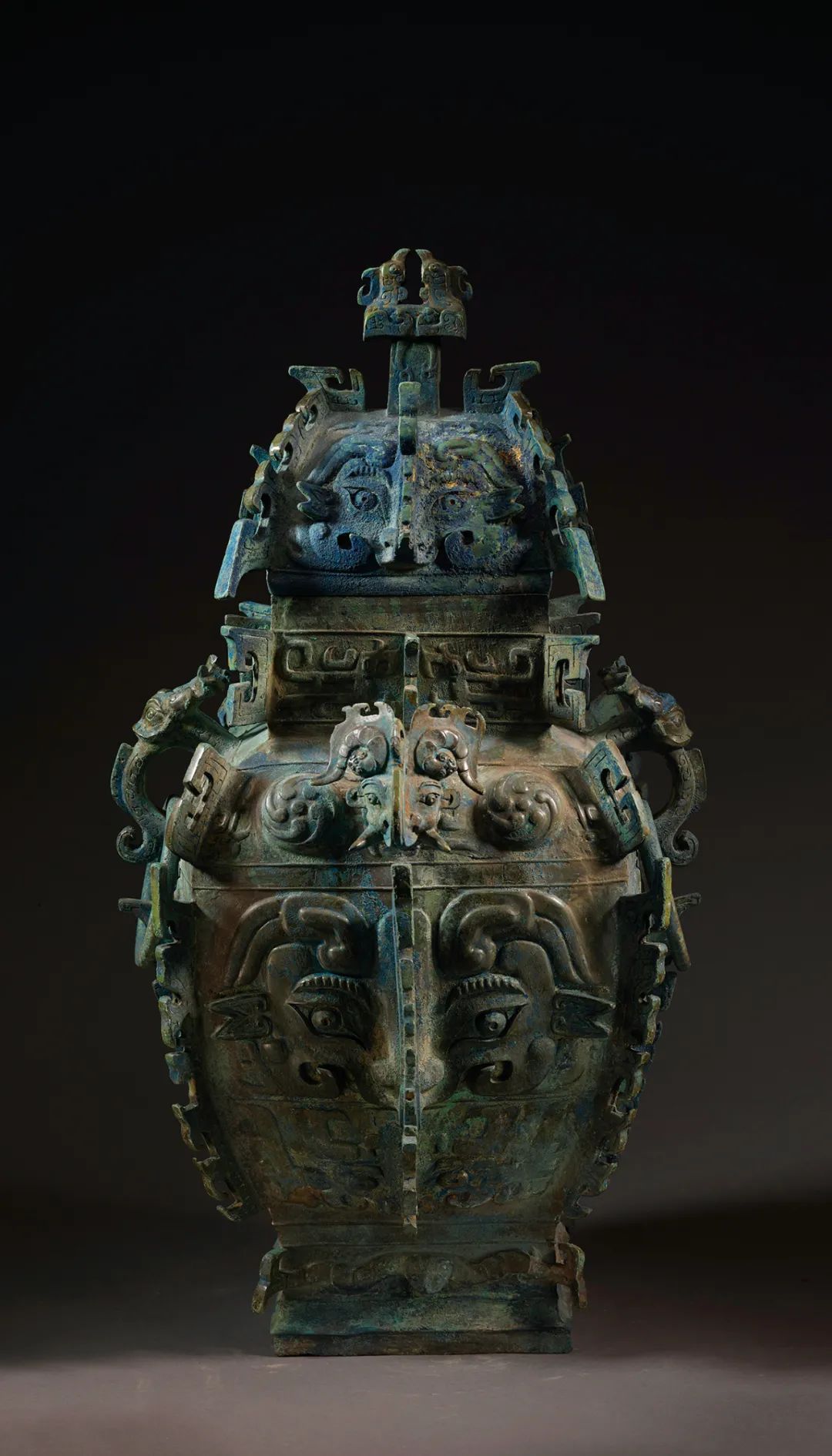 ▽鴻▽ 銅製寶石嵌雙牛耳三獣足尊置物古賞物中国古玩中国古美術-