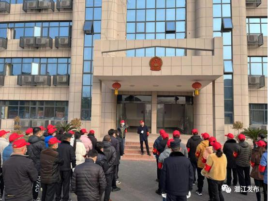 张金镇张金镇开展集镇环境集中整治月活动