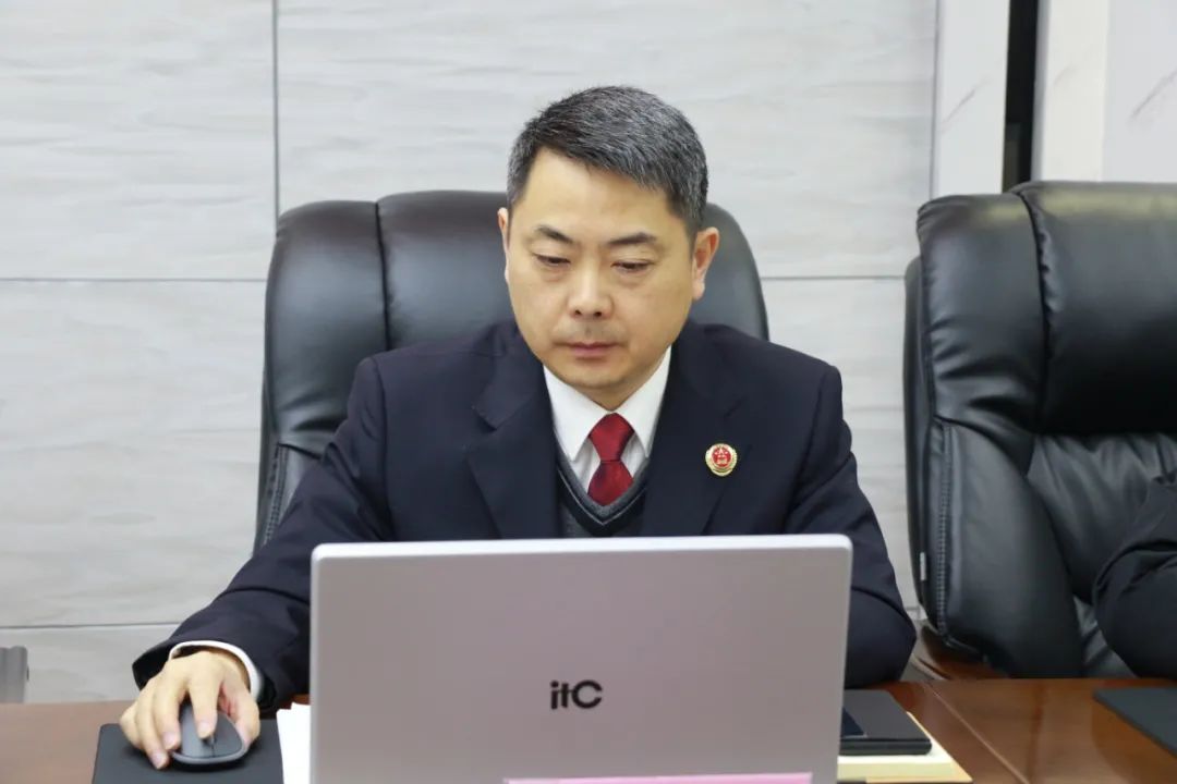 案件承办人从案件事实,罪名认定,法律适用等方面汇报了案情,杨斌检察