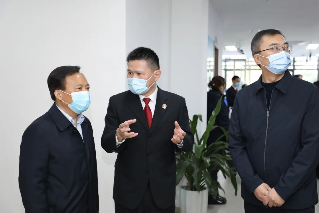 昆山市人大常委会张月林主任一行视察法院工作