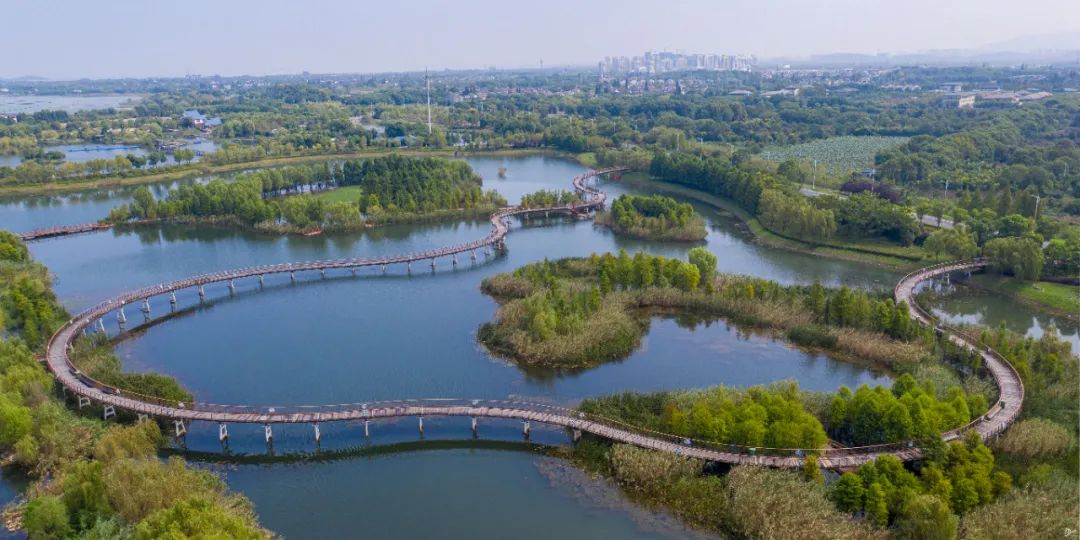 楚國的雲夢澤地區與太潮平原相似,也是低窪潦澇的湖沼地帶.