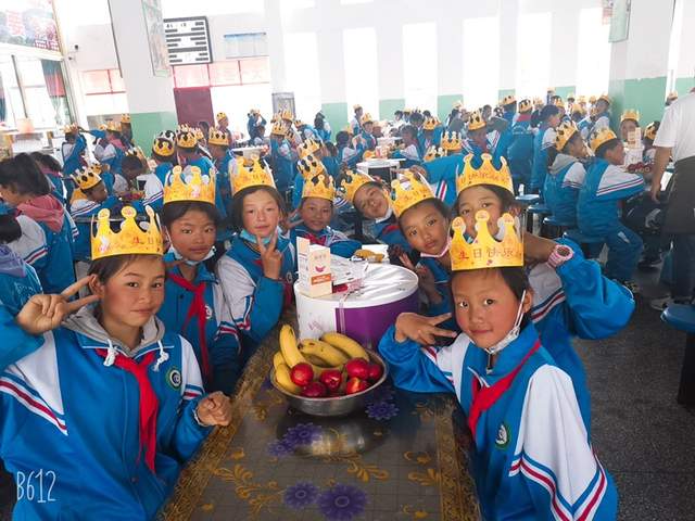 加查县有一所民族团结的特色小学