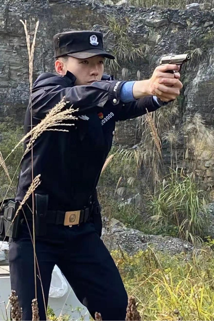 英姿飒爽!重庆市三中法院法警支队组织实弹射击训练