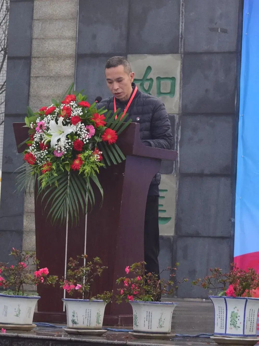 技能大比拼隆昌市举办首届教育基金杯中小学机器人教育联谊赛