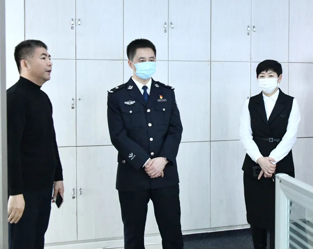 陈伟宏同志到市融媒体中心督导检查安全防范工作